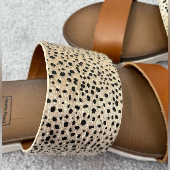 Dirty Laundry Coastline Cheetah Sandal Size 7.5 - Picture 6 of 6
